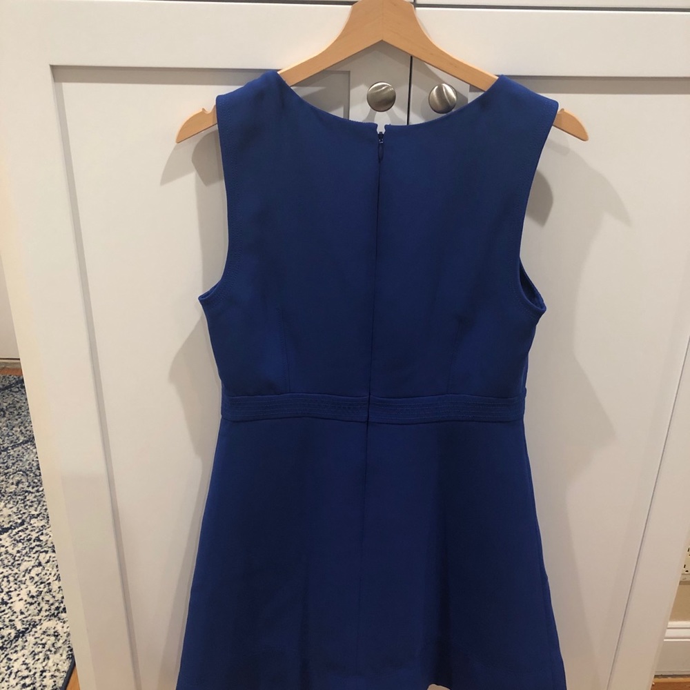 Dresses - Picture 2 of 3